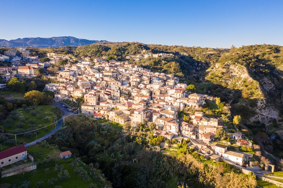 Città di Riace in Calabria. Vista aerea