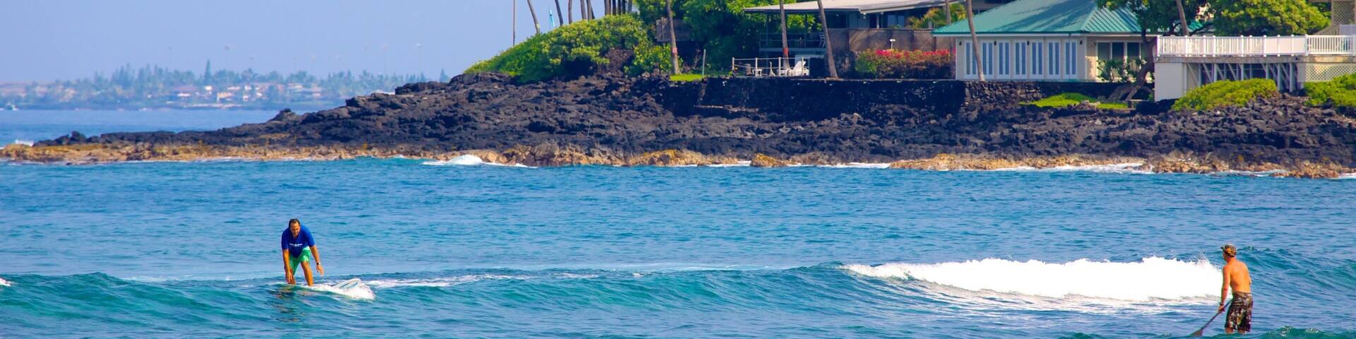 カハルウ ビーチ パーク 表示 常夏の風景, サーフィン と 海岸沿いの町