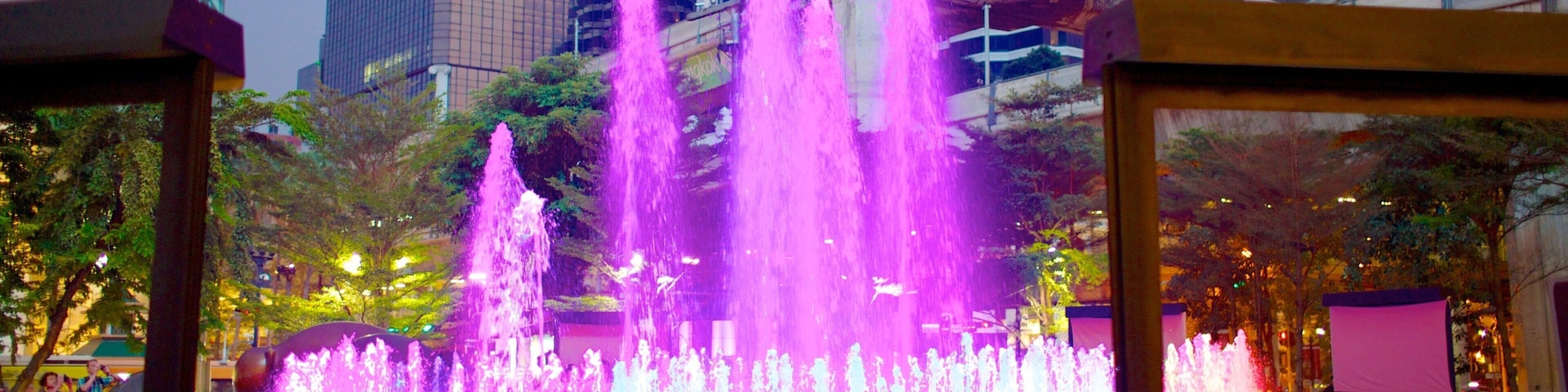 Erawan Shrine which includes a city and a fountain