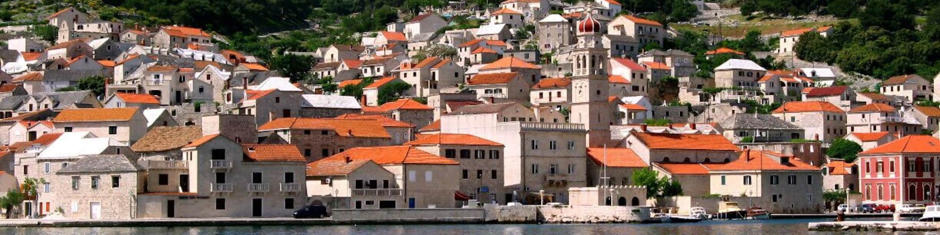 The town with a Crown! This fairy-tale town is on the Island of Brac. It's known for its limestone, which was used for the town's buildings and the White House in the U.S. You can visit the limestone carving school in town or relax with a beverage at an idyllic seaside spot.