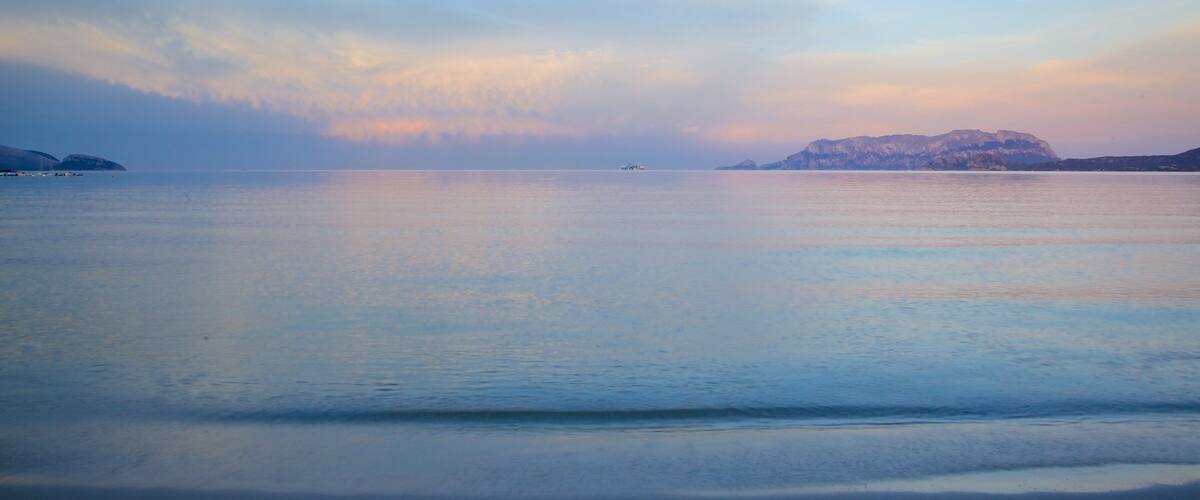 Pittulongu welches beinhaltet Strand und Sonnenuntergang