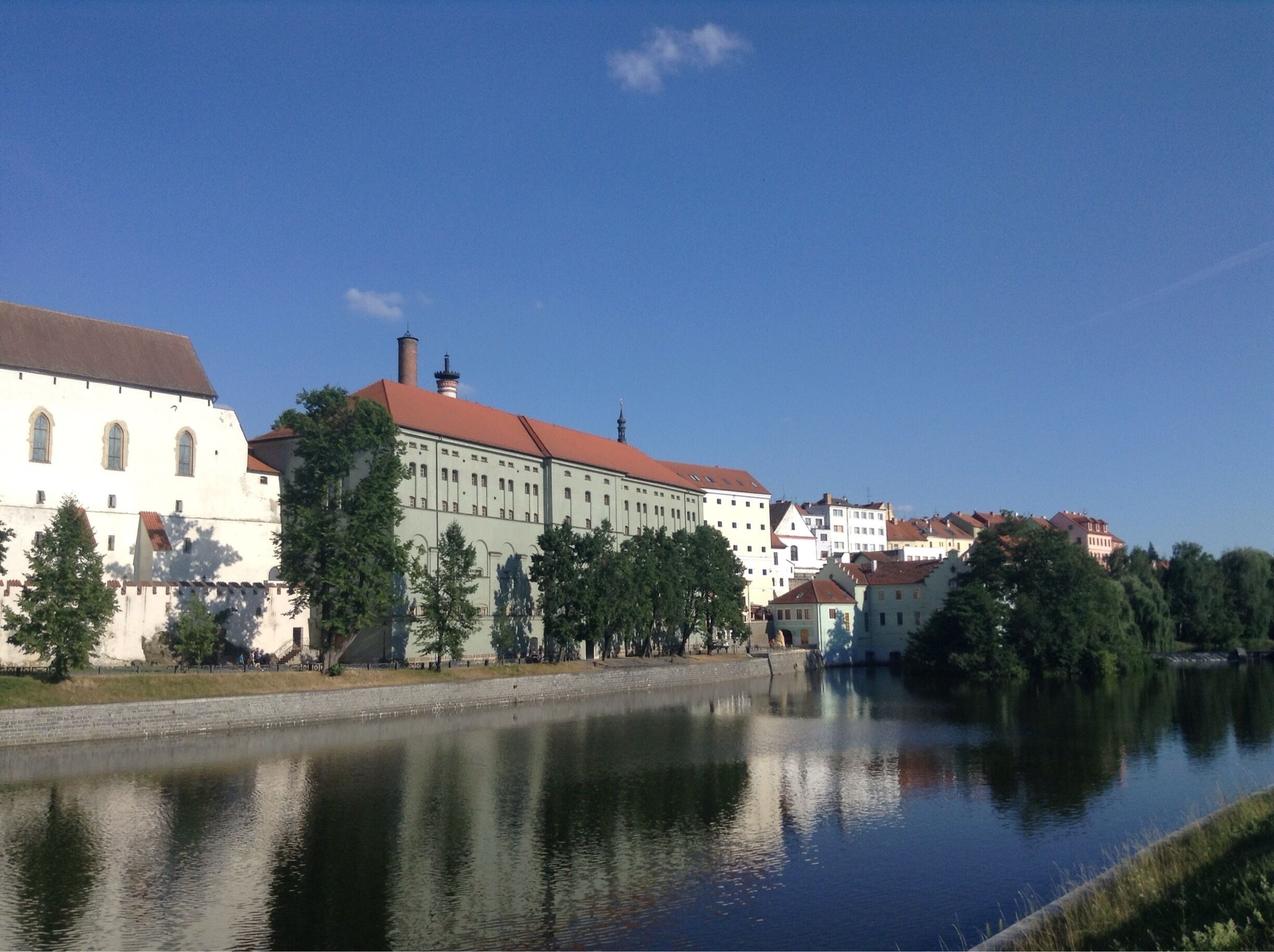 Písek Malthouse
(the green building)

Malt was produced here for the local breweries, although is now a municipal gallery. The tourist information can be found here, and a few local restaurants have tables in the courtyard.