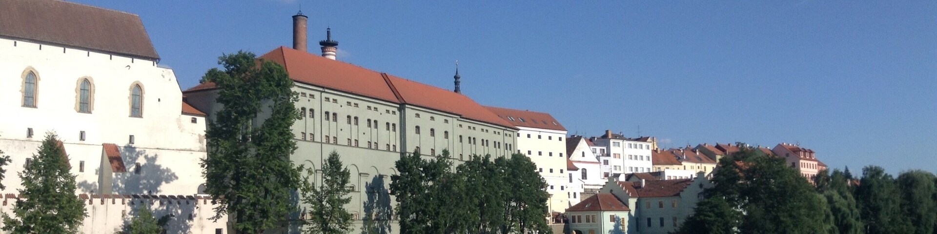 Písek Malthouse
(the green building)
Malt was produced here for the local breweries, although is now a municipal gallery. The tourist information can be found here, and a few local restaurants have tables in the courtyard.