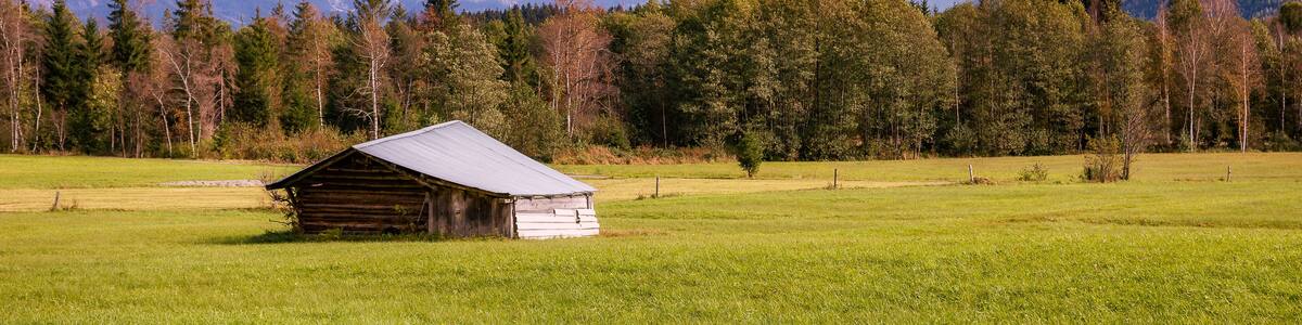 Little shed in front of the alps