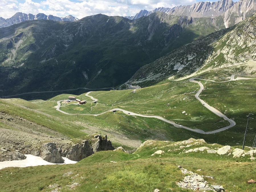 Fantastic road in a car, incredible road on a motorcycle, the Grand St Bernard pass from Italy to Switzerland sees little traffic since the opening of the tunnel.