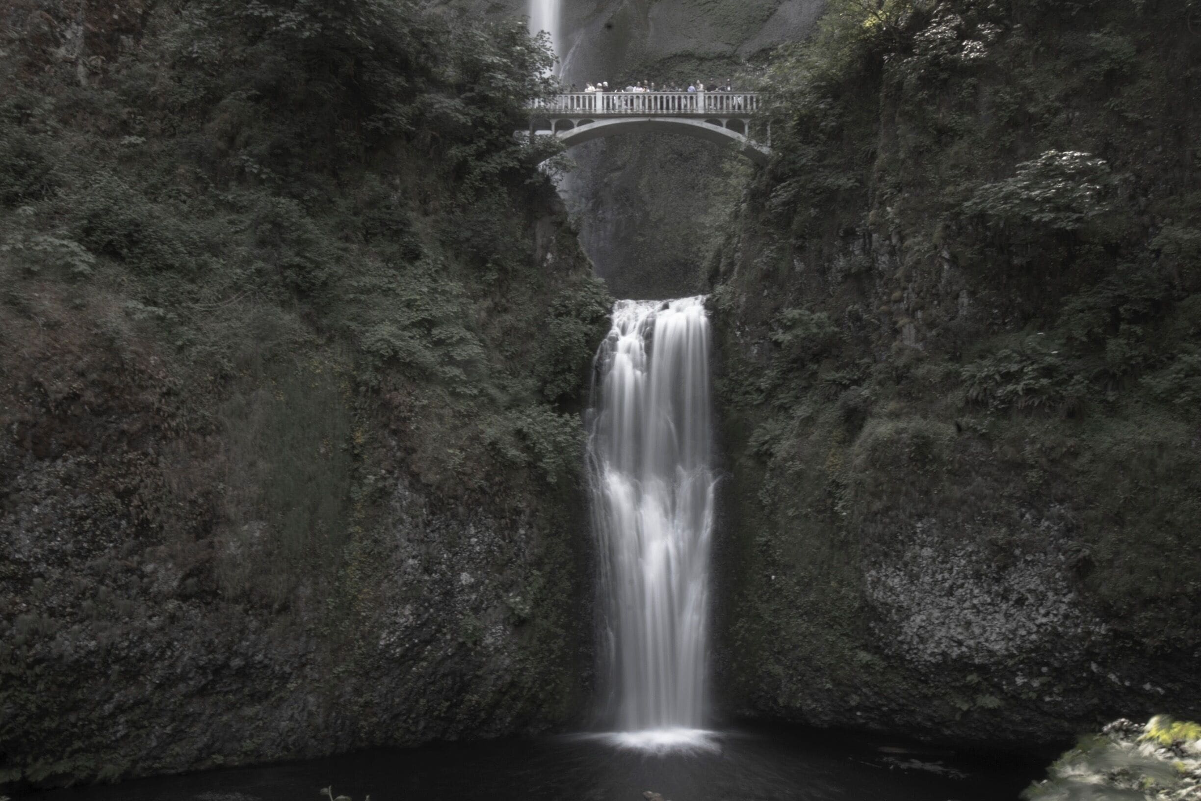 A scenic beauty just miles away from Portland.. At the Colombia river gorge!! Standing as high as 189m it's one of the tallest fall I have ever seen! The bridge is what makes it more beautiful and yes the bridge is accessible when the water level is not so high.. Finding a parking is very difficult.. You just have to find a space on the road side!Falls is just few steps away from the road!