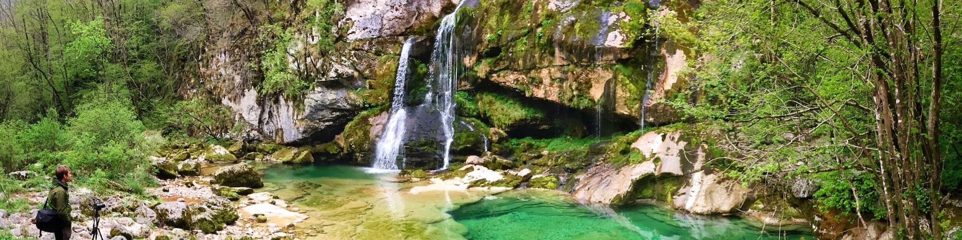 It is almost unbelievable how such a small country like Slovenia can have so many amazing places to visit. A lot of them are well known tourist magnets, but this humble little waterfall actually took us two days to find. Sometimes you put in a lot of effort in search of a place and when you finally arrive it turns out it wasn't all that special. But this one was worth it 😊 #europe #slovenia #bovec #green