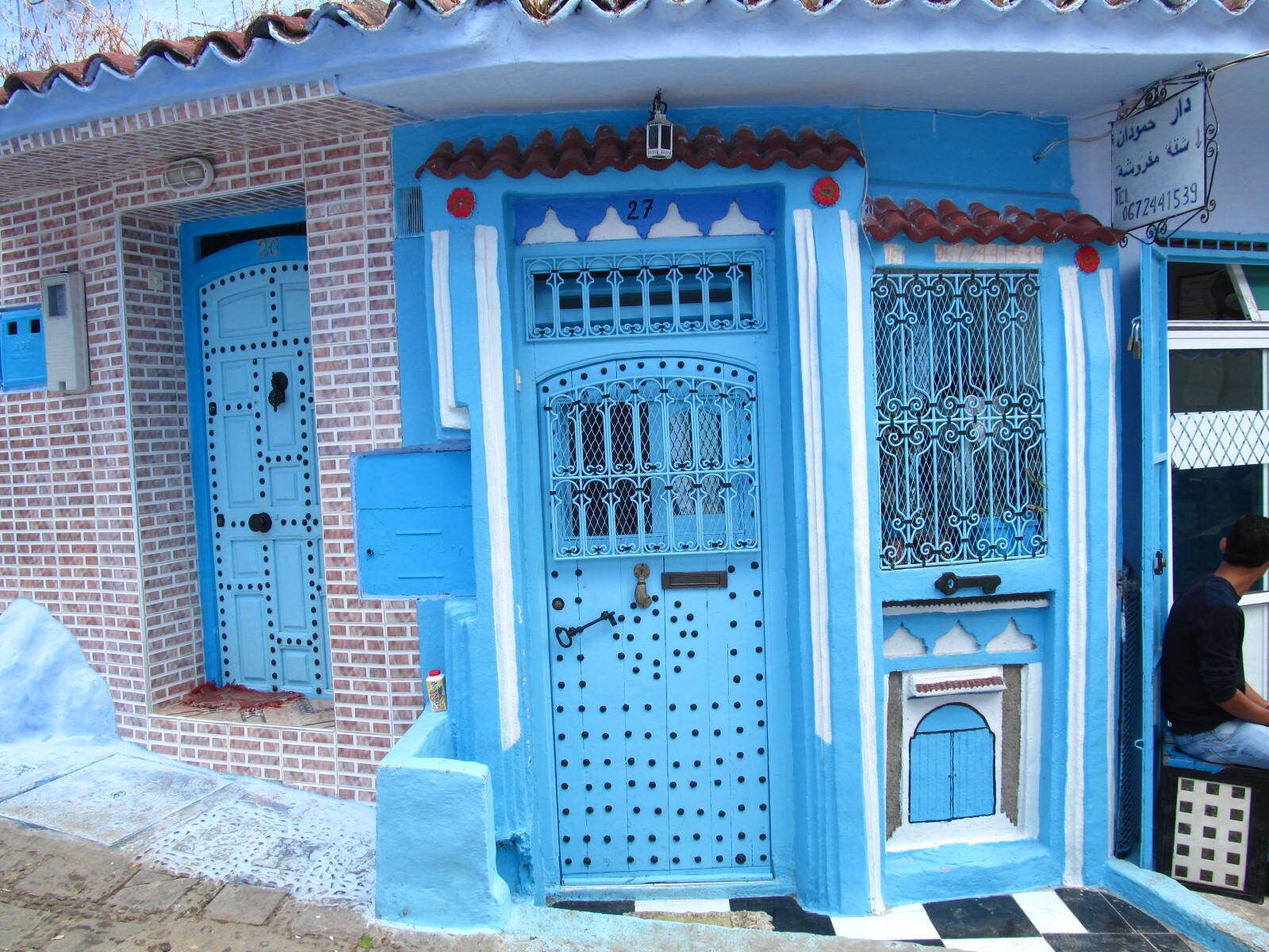 Totally worthy the visit to this enchanting village! I loved the particular doors, all in blue!
