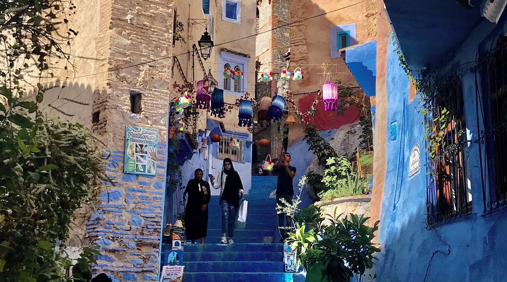 pay 1 dirham for the pics😂😊