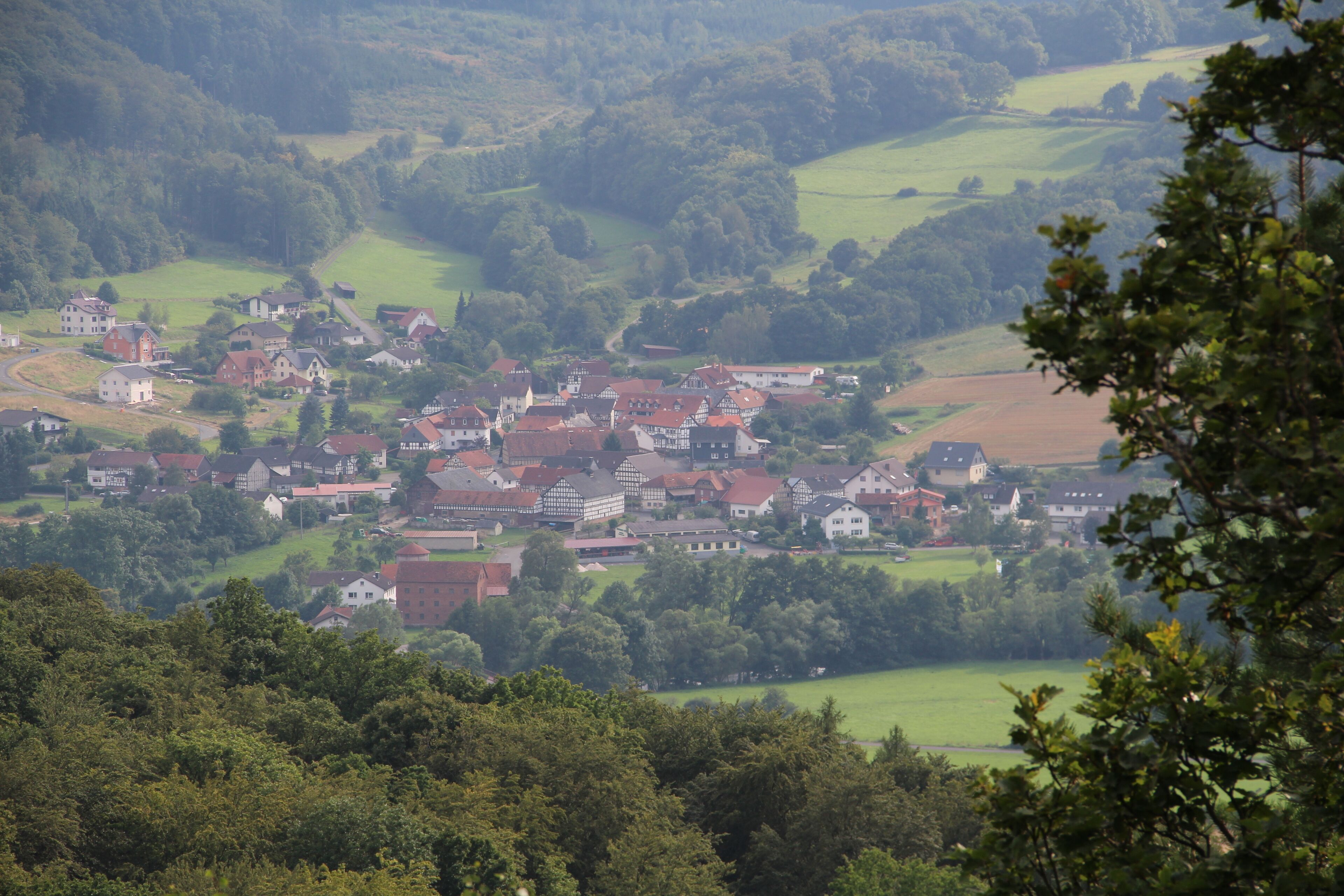 Kernbach. Aufnahmestandort: Wichtelhäuser vom de:Wollenberg (Berg)