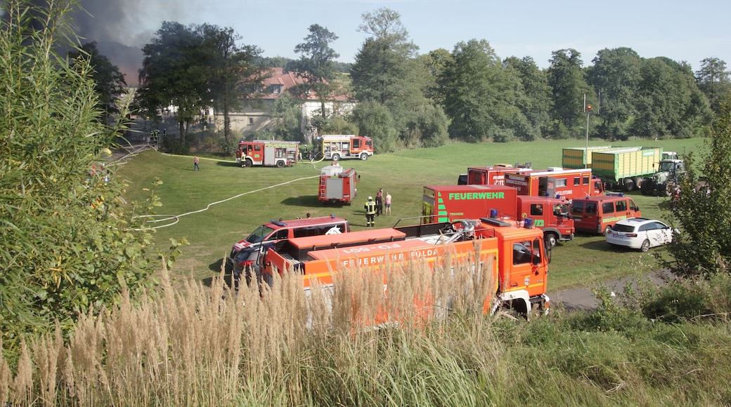 Scheunenbrand in Petersberg im September 2016, Feiuerwehreinsatz mehrerer Wehren inklusie der Feuerwehr Fulda und des Katastrophenschutzzuges.