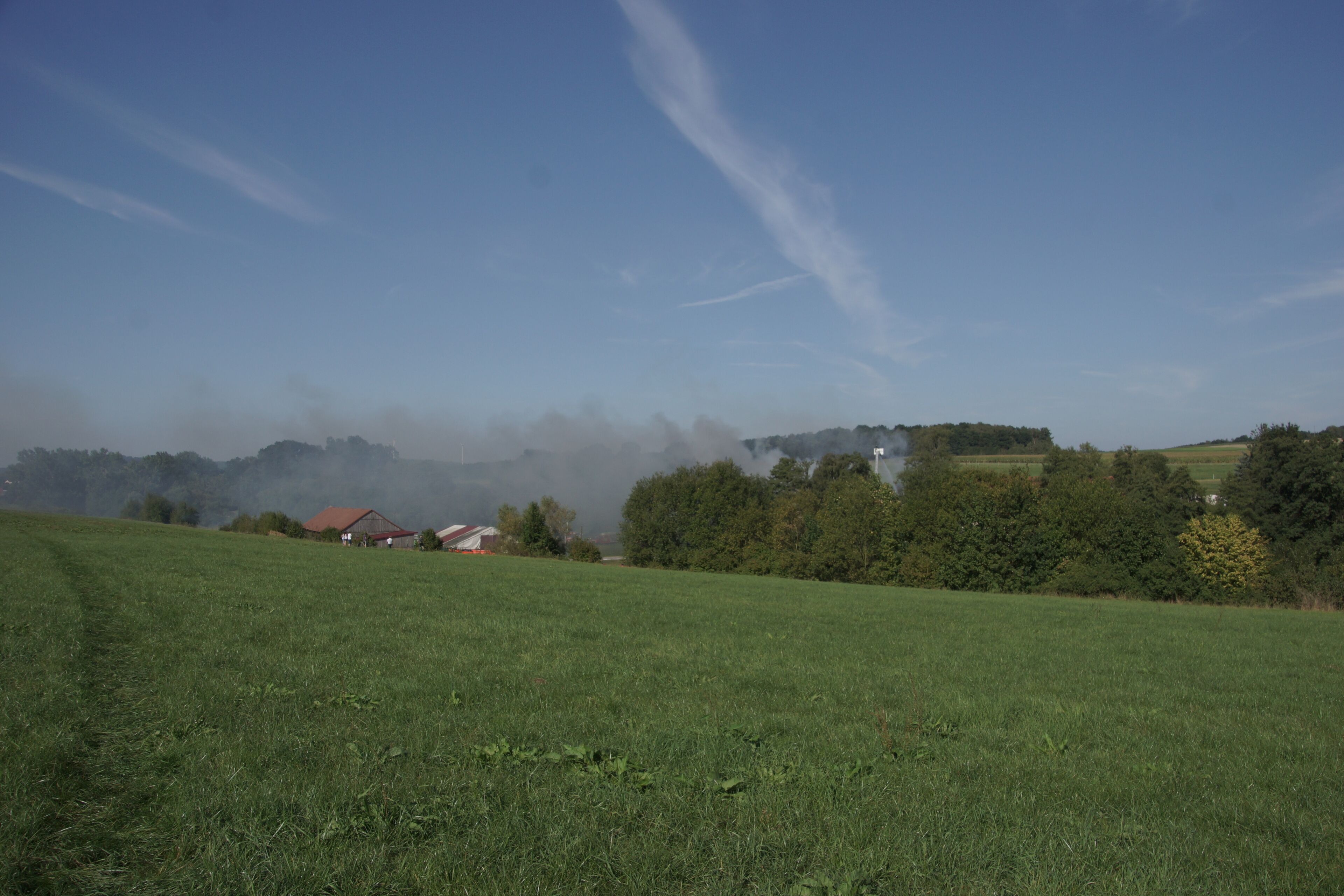 Scheunenbrand in Petersberg im September 2016, Feiuerwehreinsatz mehrerer Wehren inklusie der Feuerwehr Fulda und des Katastrophenschutzzuges.
