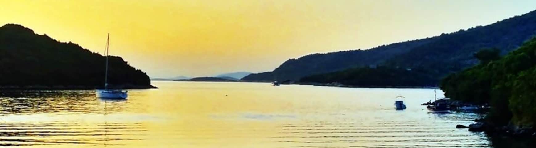 Give yourself what it deserves this summer! Plan your holidays to Karvouno villas at the village of Sivota. Do not miss a moment of this excellent place. Let yourself to be lost in the blue of the sea… Let the summer breeze make you feel free and relaxed…