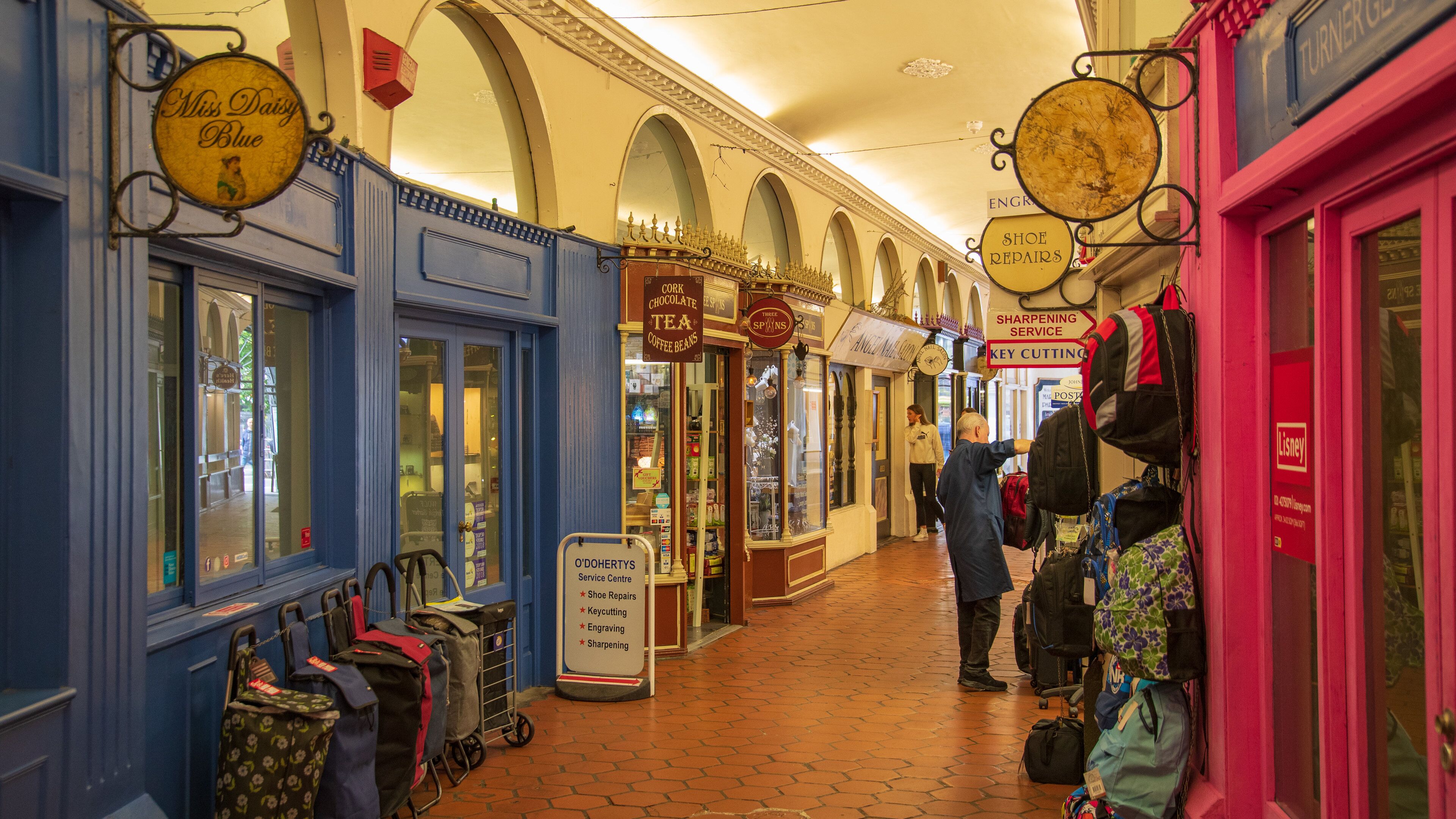 English Market featuring shopping and interior views