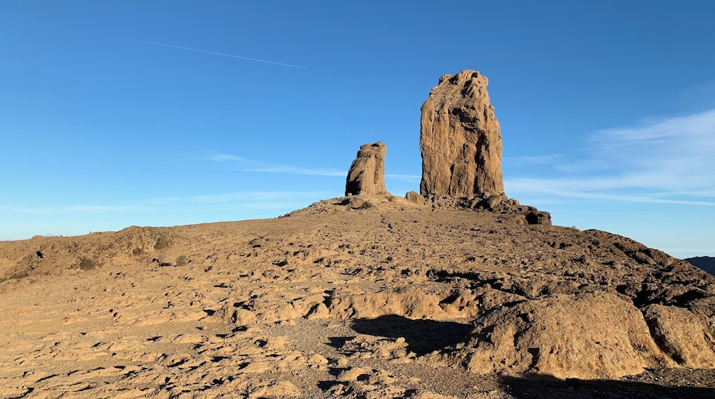 This is one of the world's largest monoliths and the center of an ancient volcano that once occupied the center of Gran Canaria.
Reachable by a 20 minute hike it has sweeping vistas and great rock climbing routes.