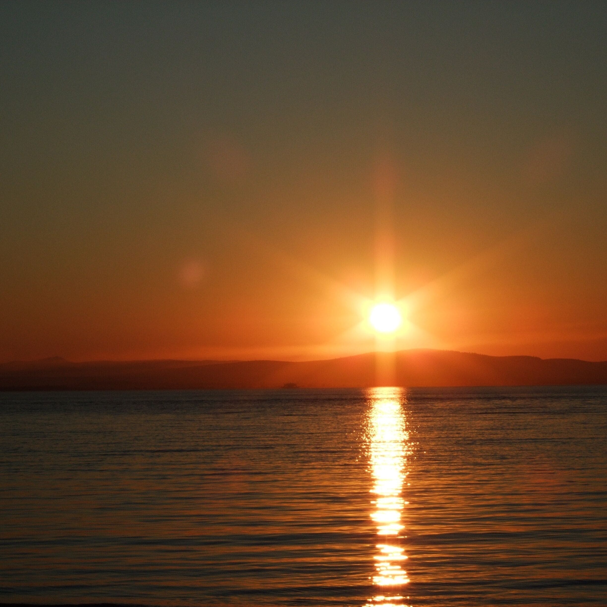 🍷 #bozcaada #tenedos #canakkale #sunset #goldenhour #turkey #wewhotravel #lifeatexpedia 