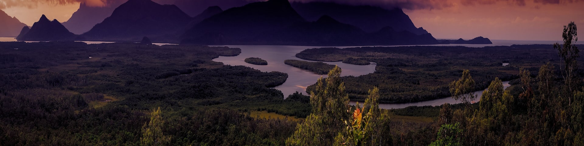 Hinchinbrook Island is one of the world's most diversely beautiful wilderness areas.This island lying off the Cardwell coast in North Queensland Australia, is Australia's largest island National Park.
