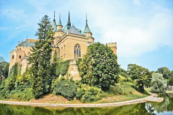 Fairytale-like castle in Bojnice, central Slovakia
#StunningStructures #lifeatexpedia #culture #history
