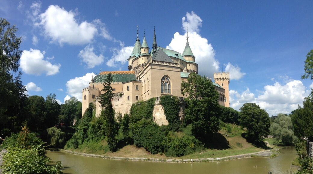 Bojnice Castle is a medieval castle built in the 12th century, although has seen various upgrades and reconstruction over the years.
It's one of the most visited castles in Slovakia, and could be done as a day trip from Bratislava, although an early start is needed!
More on Slovakian castles here: http://www.greengoulash.com/slovakia-castles/
#castle #daytrip #fairytale #architecture