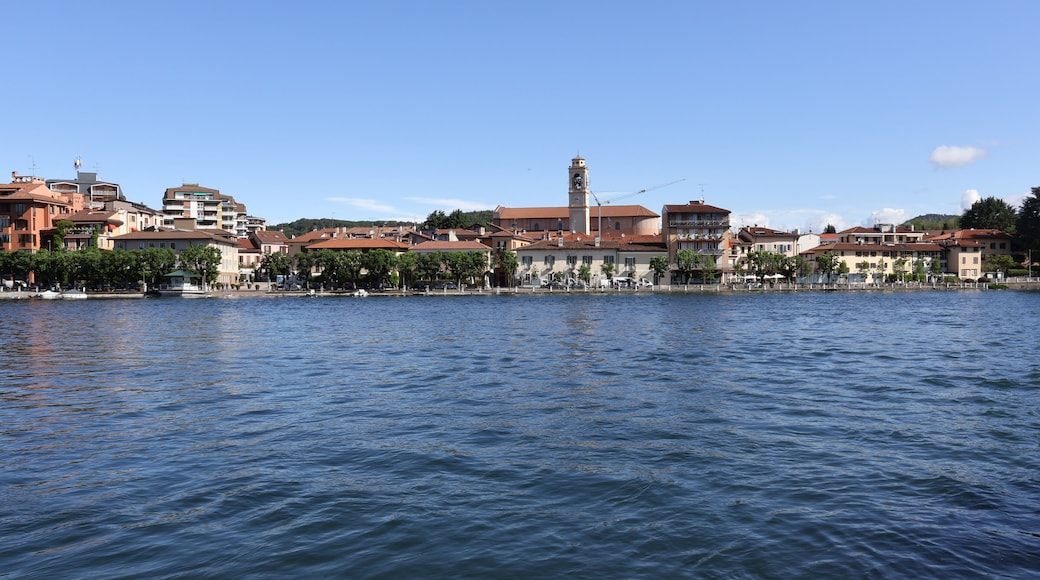 Sesto Calende, Lago Maggiore, Lombardia - Vacanze in Italia vista della città di Sesto Calende, provincia di Varese, Lago Maggiore, Lombardia, Italia.