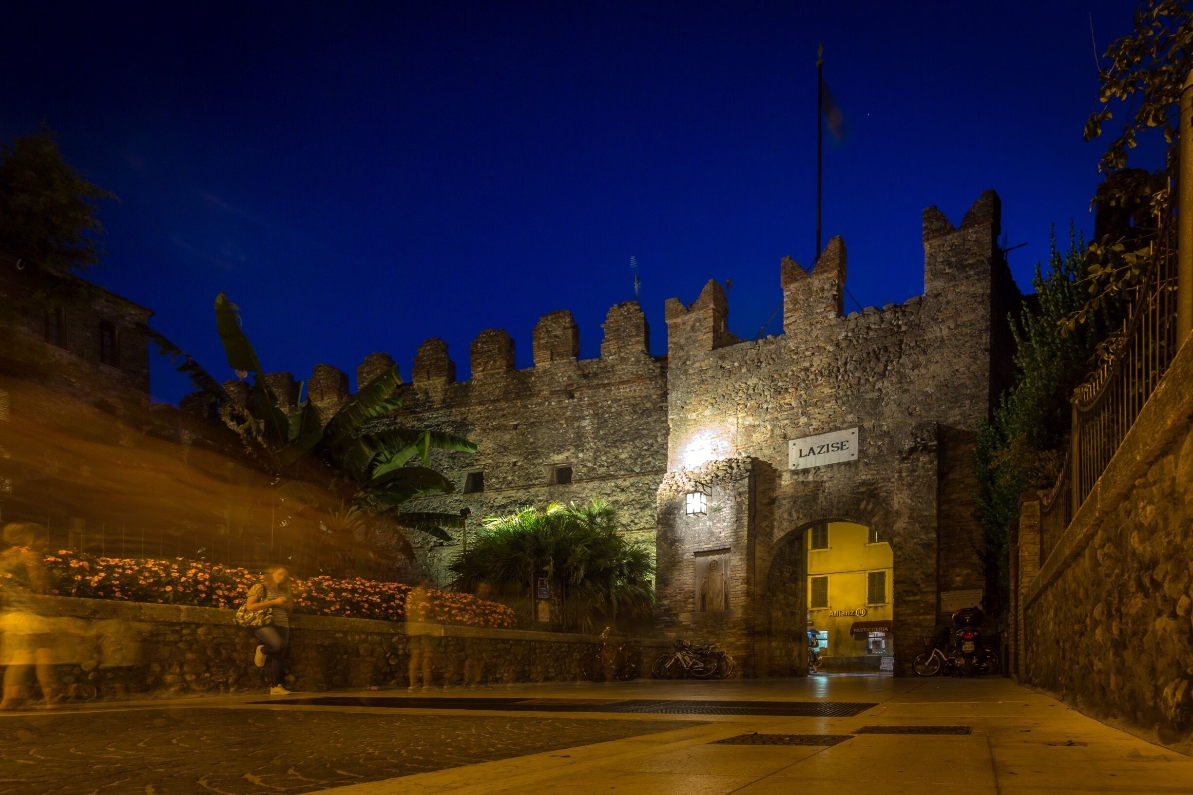  Centro Storico, Lazise

JUST FOLLOW THE PIN TO GET THERE 📌
⬇️⬇️ Make my day and follow me also at: ⬇️⬇️
https://www.instagram.com/denniskuh1896/
https://www.facebook.com/dennisdondersphotography/
https://500px.com/dennisdonders
www.flickr.com/photos/denniskuh1896