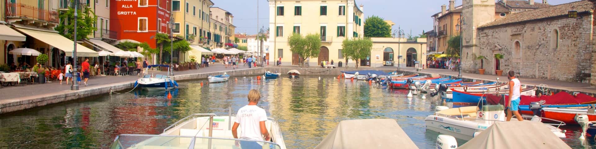 ラツィーゼ フィーチャー 河あるいは小川, マリーナ と 都市