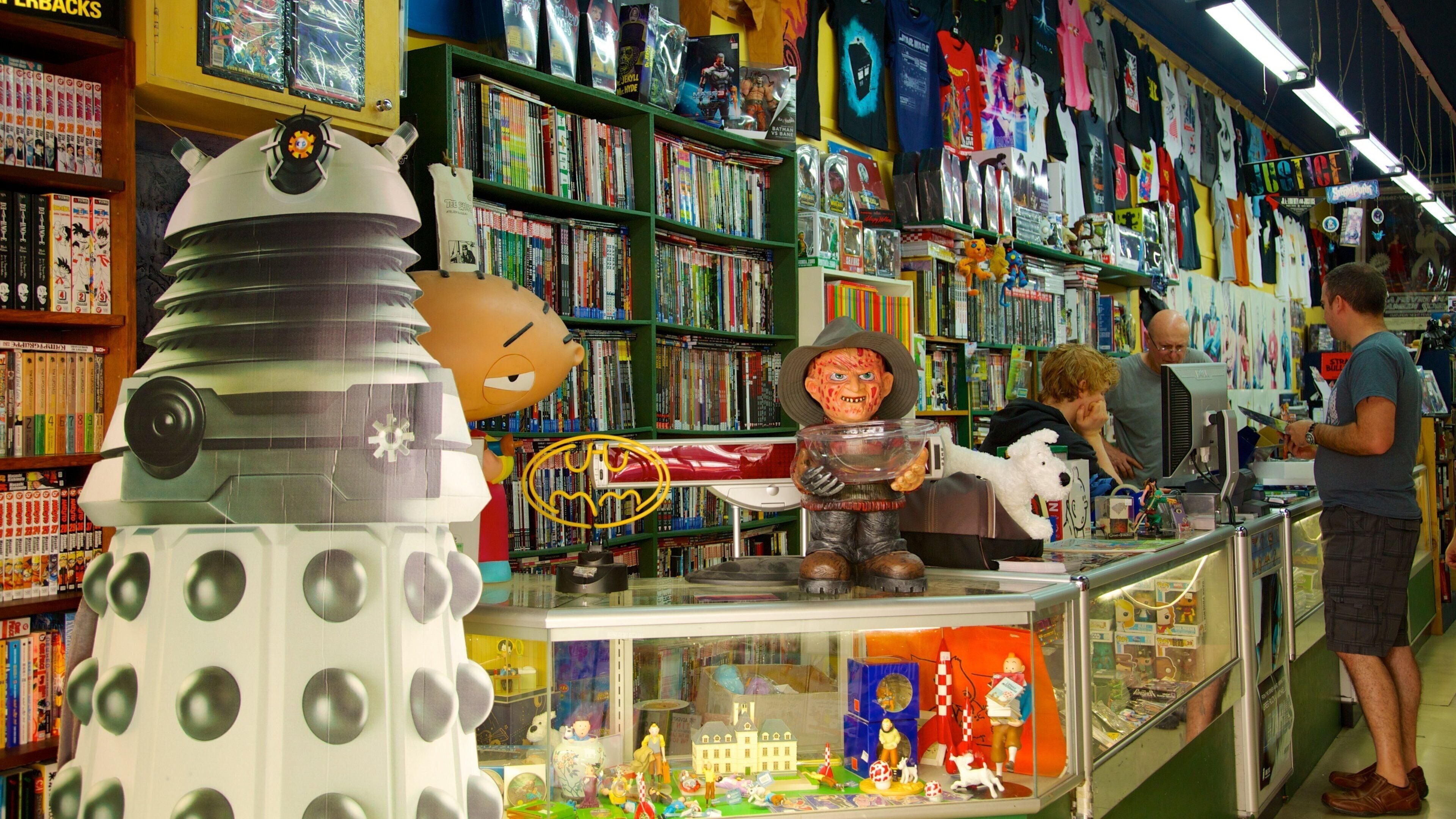 Centro comercial Cuba Street que incluye vistas interiores y compras