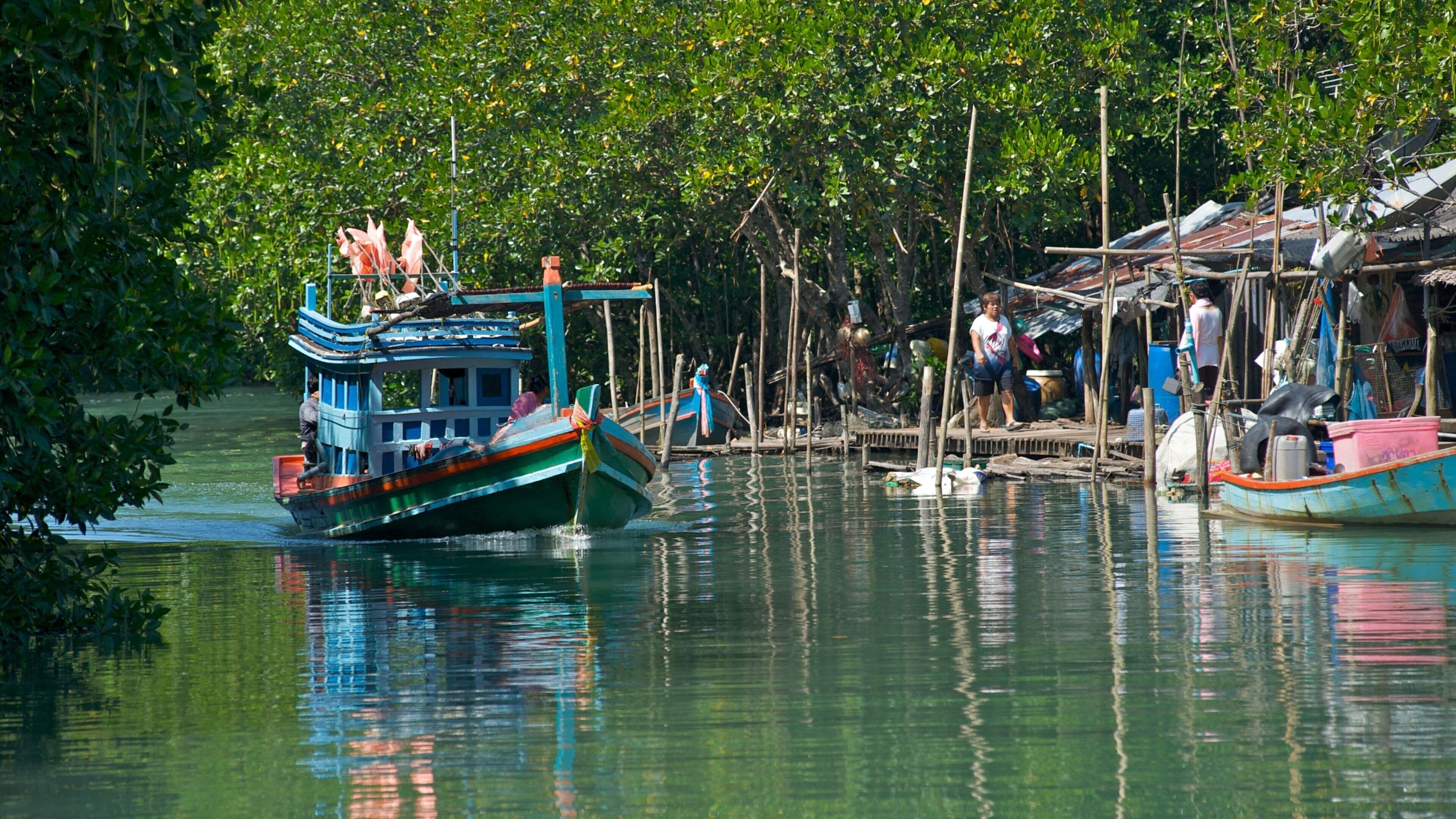 Tailandia mostrando un río o arroyo y embarcaciones