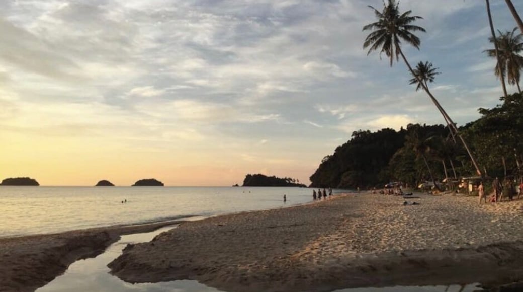 Across the gulf of Thailand lies this little beauty of a resort. Lonely Beach, Koh Chang . Chilled days and crazy-ish nights if you want it. #LifeAtExpedia
