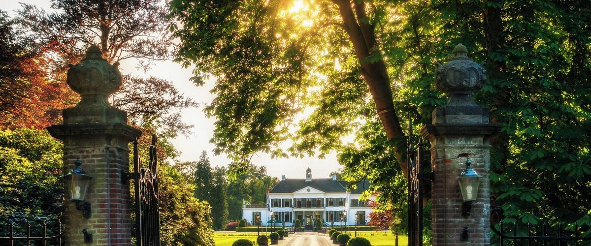 Lovely location, you can have drinks, meet someone and if you are a member even play some golf