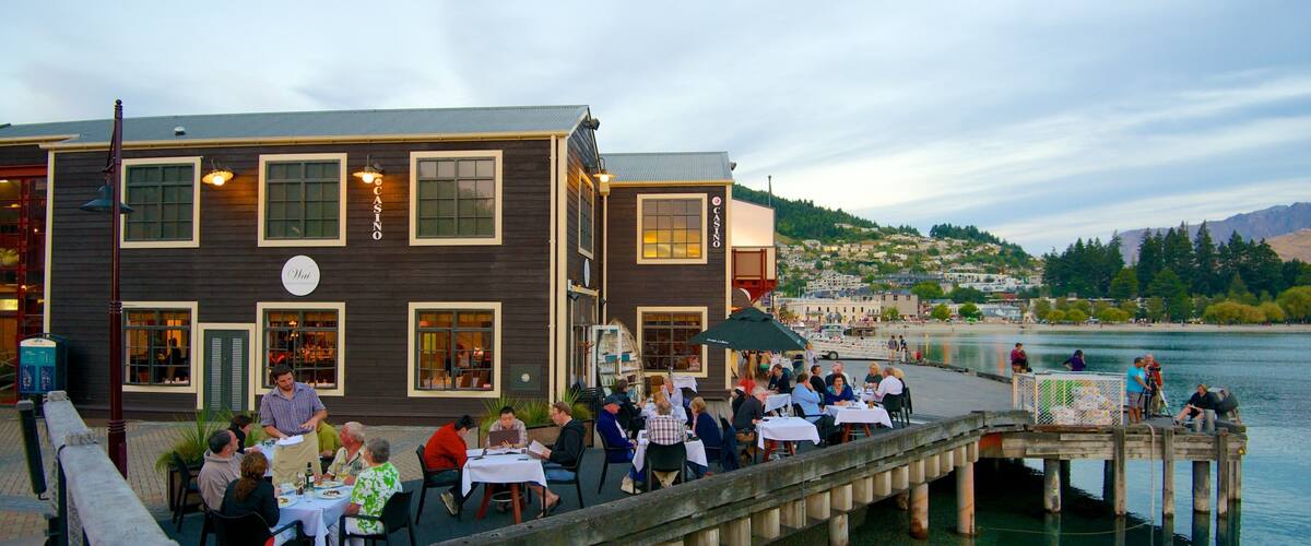 Steamer Wharf which includes a bay or harbour, outdoor eating and general coastal views