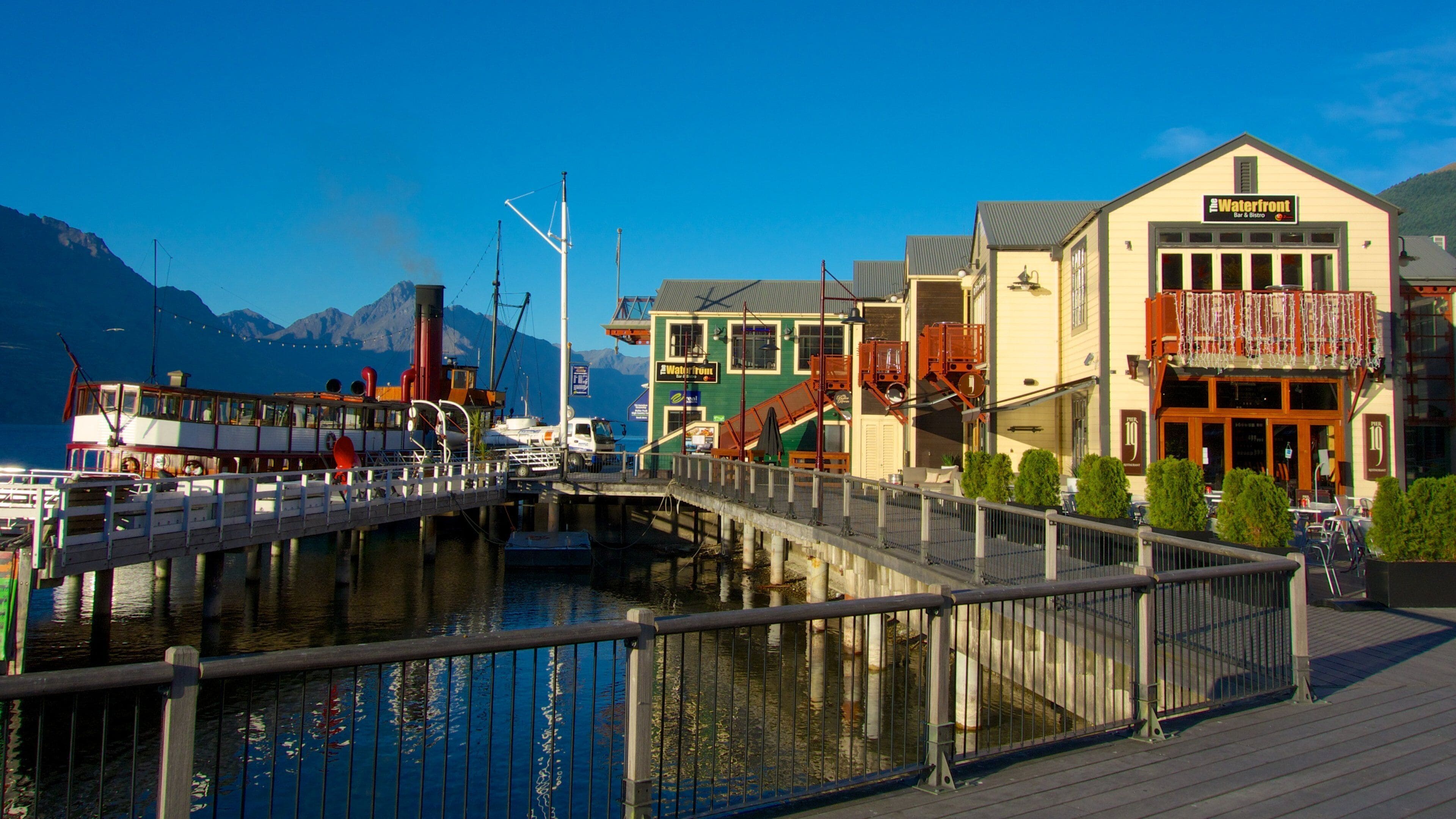 Steamer Wharf bevat een kuststadje