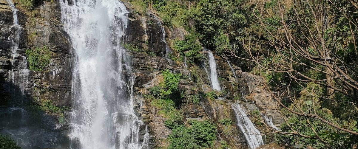 Wachirathan Waterfall in Chiang Mai. When water splashes down, a beautiful stream of rainbow is seen :) Lovely.
#LifeAtExpedia
