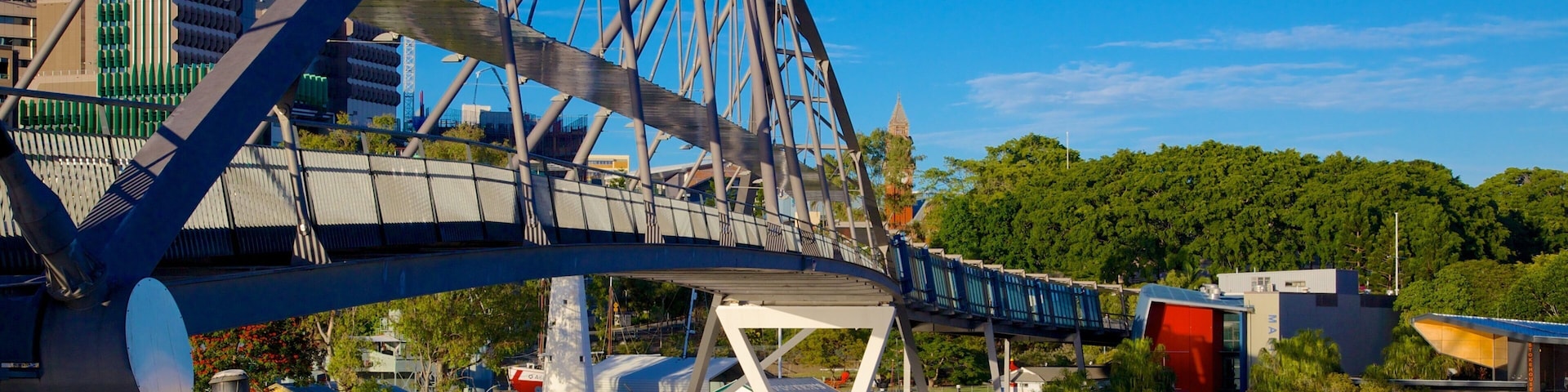 Southbank Parklands which includes a bridge and a city