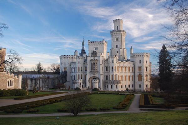 Chateau in the very small town of Hluboká nad Vltavou.
Nice place to visit during the warmer months of the year, and often overlooked by tourists. It's a 5 minute walk from the town's main street. It's a short bus journey from České Budějovice.
#CeskeBudejovice #SouthBohemia #HiddenGem #Chateau #Hluboka #TroveOnTuesday
