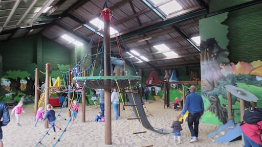 Kabouterland is een dierentuin is gelegen in het Drentse dorp Exloo. Binnen het park zijn diverse speeltuinen.
#KidsFun