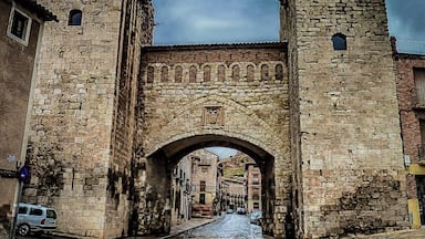 Daroca is a city in the province of Zaragoza. It's a fortified complex surrounded by walls built between the thirteenth and sixteenth century and preserved almost in its entirety. Stands out two defensive doors at the two main entrances to the city. The Puerta Baja (Picture here), remodeled in the sixteenth century with two square towers, and the Puerta Alta, transformed in the seventeenth century.