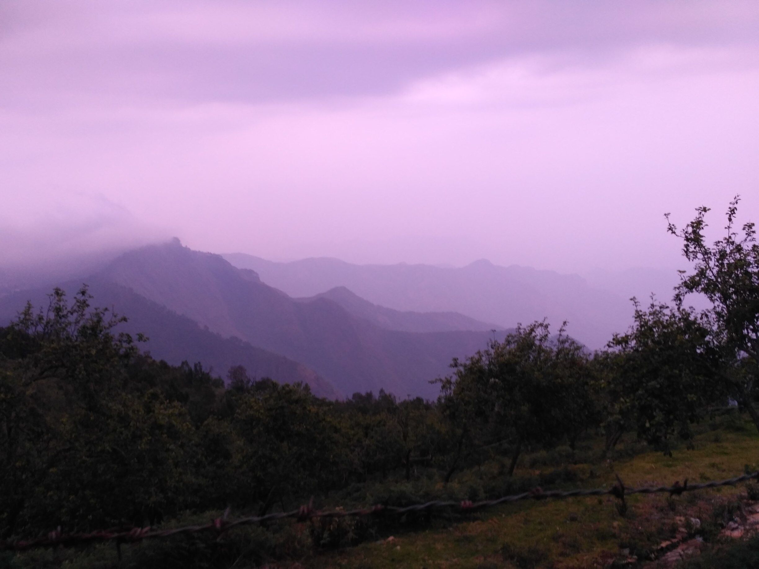 Beautiful views like these are the most perfect nature's refreshment for all those who need a break from their 9-5 routine life .

Place : Dolphin Nose , Kodaikanal