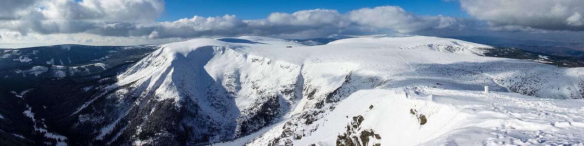 Blick von der Schneekoppe im Riesengebirge in Tschechien