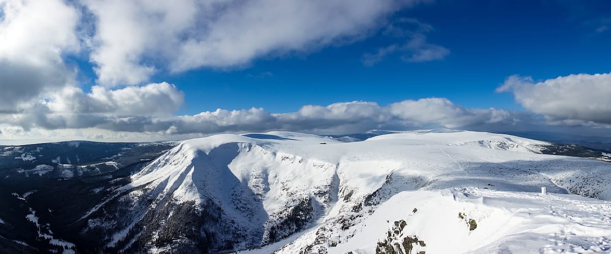 Blick von der Schneekoppe im Riesengebirge in Tschechien