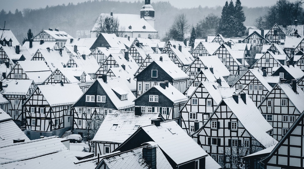 Crispy mornings zum Alter Flecken.
#troveon #germany #hiking #altenflecken #architecture #UrbanJungle
Make sure you follow me on: https://www.facebook.com/ShotByCanipel/ https://www.instagram.com/canipel/