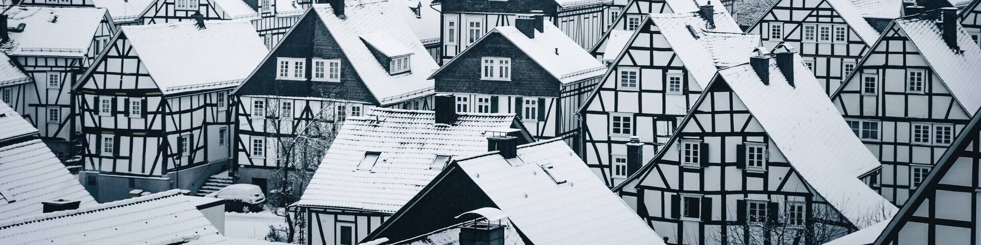 Crispy mornings zum Alter Flecken.
#troveon #germany #hiking #altenflecken #architecture #UrbanJungle
Make sure you follow me on: https://www.facebook.com/ShotByCanipel/ https://www.instagram.com/canipel/