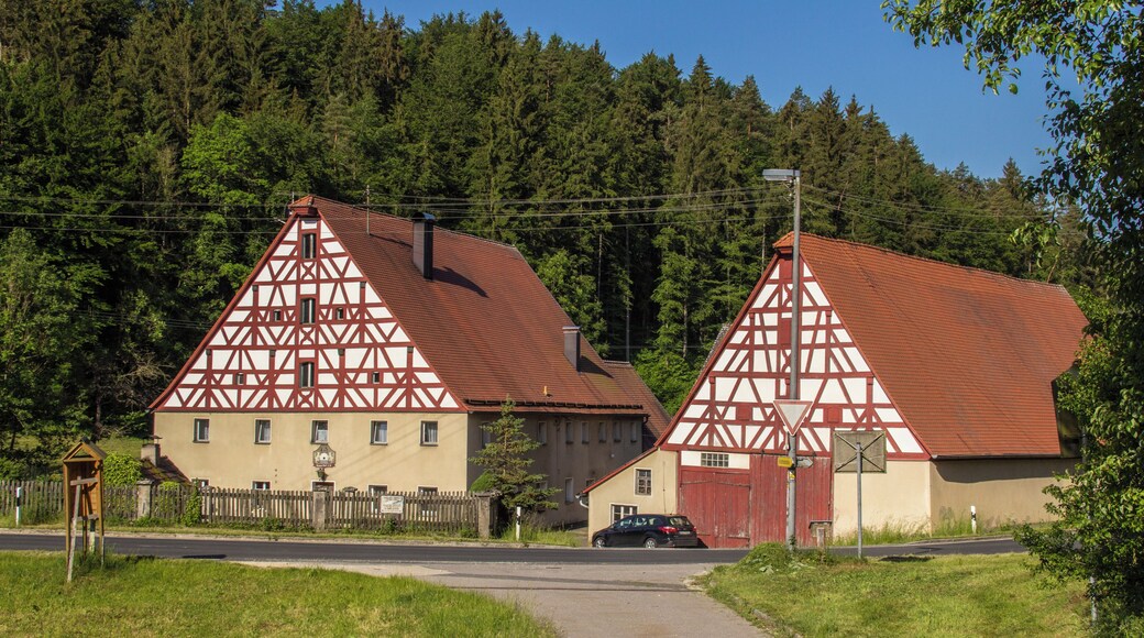 This is a photograph of an architectural monument. It is on the list of cultural monuments of Bayern, no. D-5-74-111-6