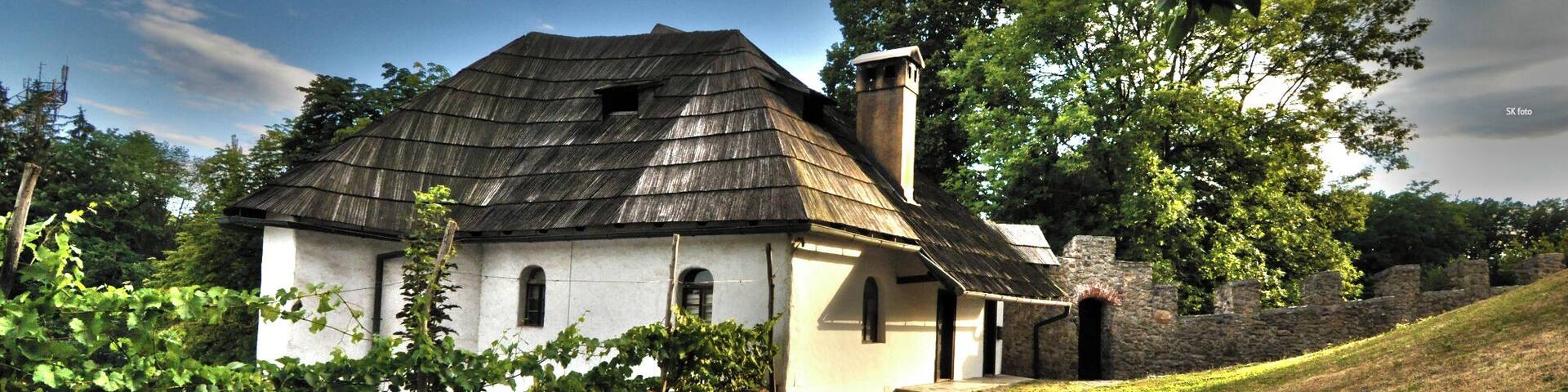 Zanimiva kočica tik pod Velenjskim gradom ...
#Velenje #Slovenia