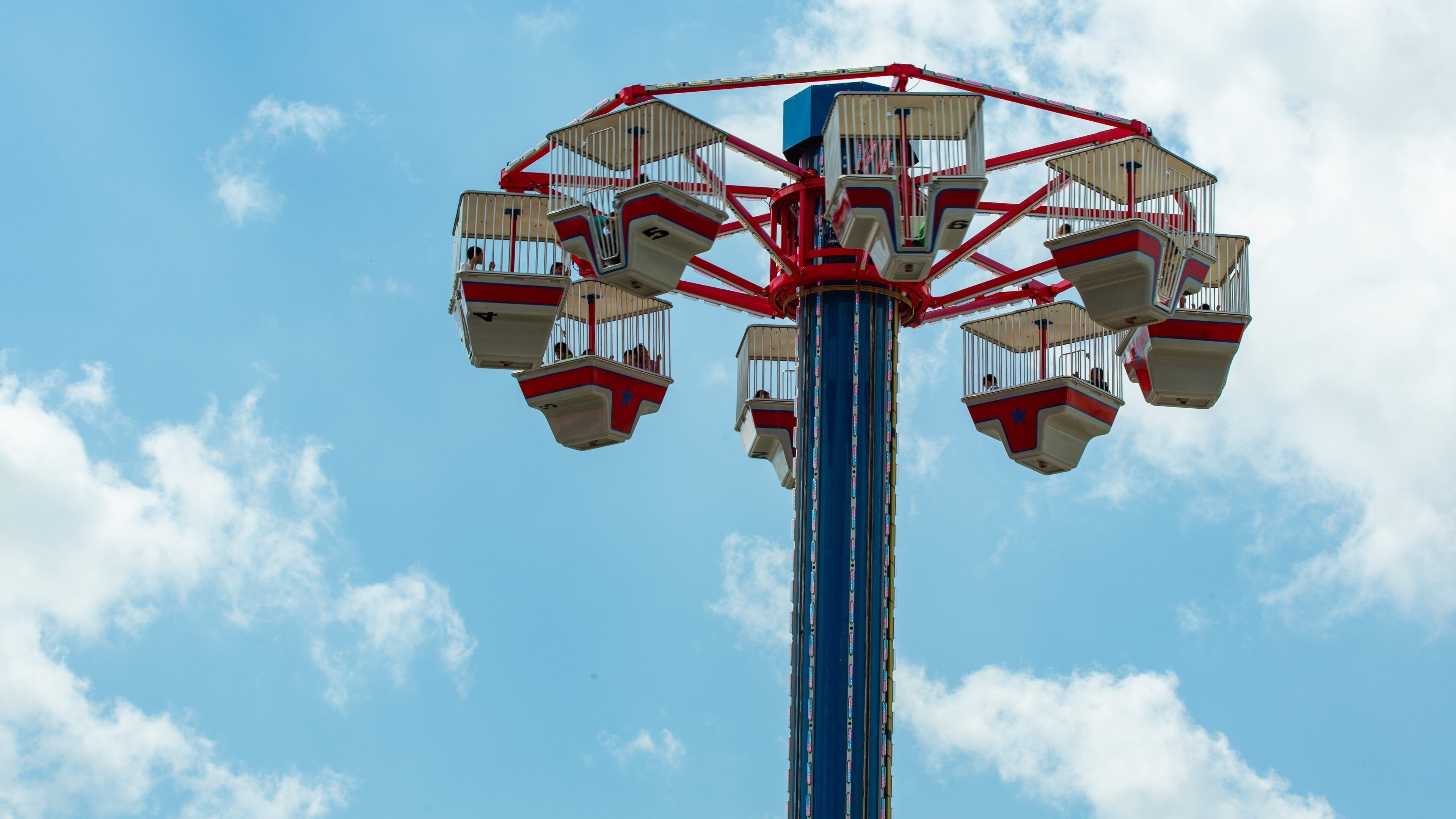 Traders Village featuring rides