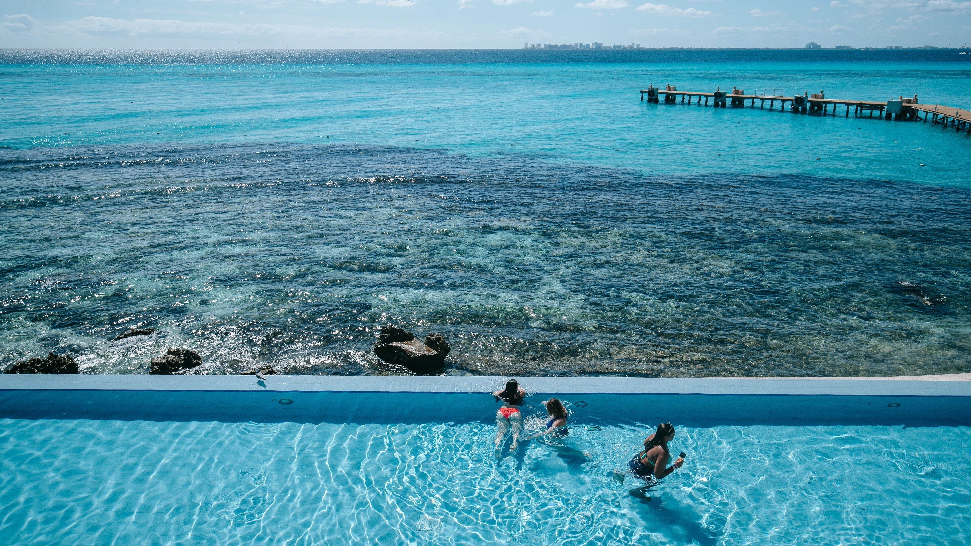 Garrafon Natural Reef Park showing a pool, tropical scenes and swimming