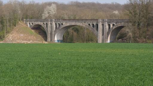 Viaduc sur l'Yerres de l'ancienne ligne de Paris-Bastille à Marles-en-Brie.