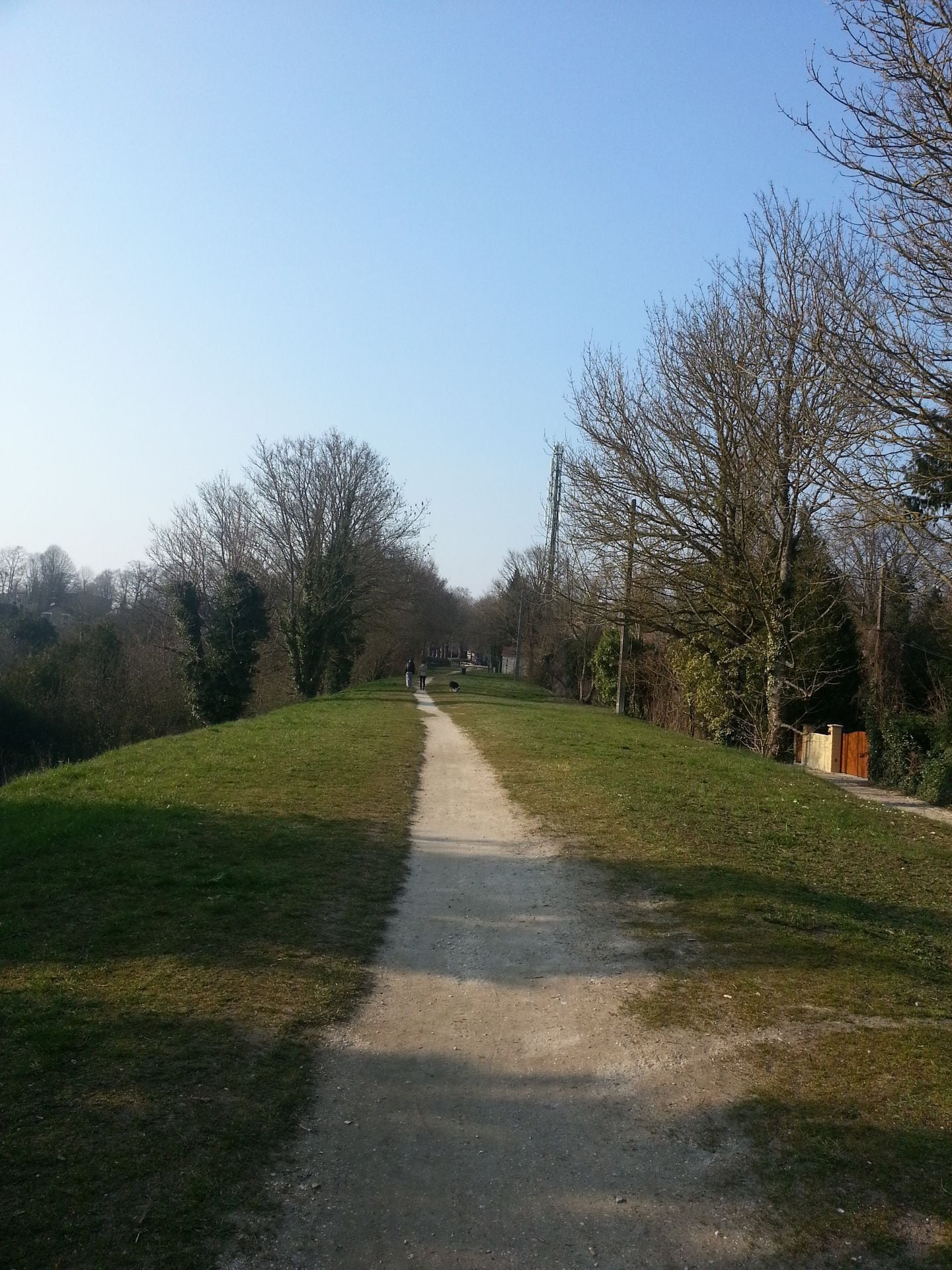 Sentier de promenade au sud de Chaumes-en-Brie