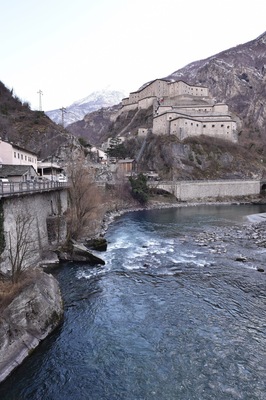 https://www.fortedibard.it
Fort Bard, also known as Bard Fort, is a fortified complex built in the 19th century by the House of Savoy on a rocky prominence above Bard, a town and comune in the Aosta Valley region of northwestern Italy.
