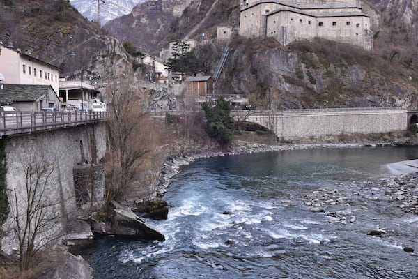 https://www.fortedibard.it
Fort Bard, also known as Bard Fort, is a fortified complex built in the 19th century by the House of Savoy on a rocky prominence above Bard, a town and comune in the Aosta Valley region of northwestern Italy.